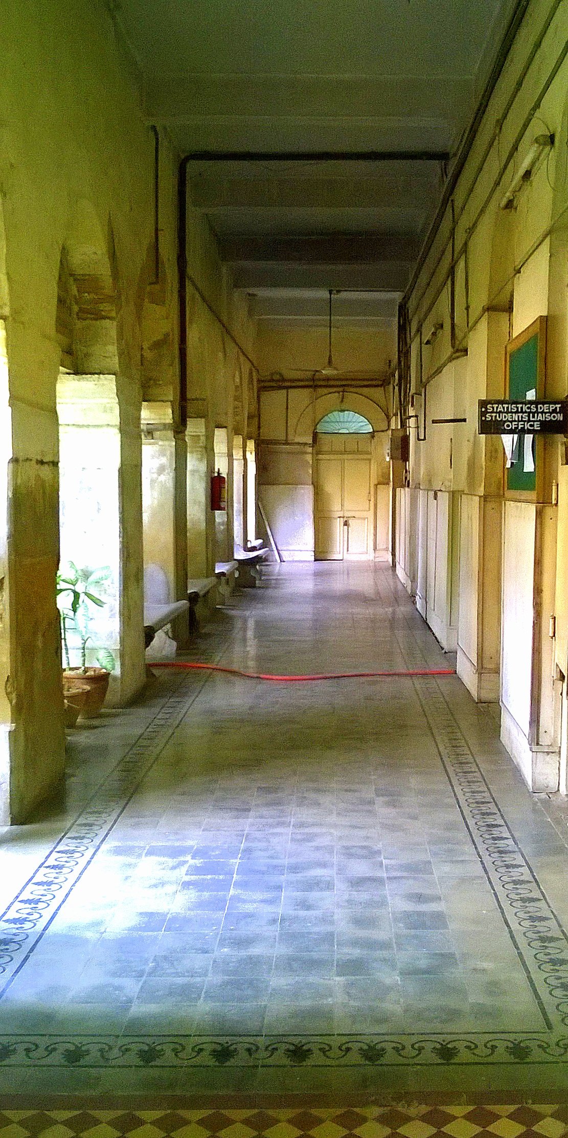 کراچی کے لیڈی ڈفرن اسپتال کی عمارت، علامتی تصویر