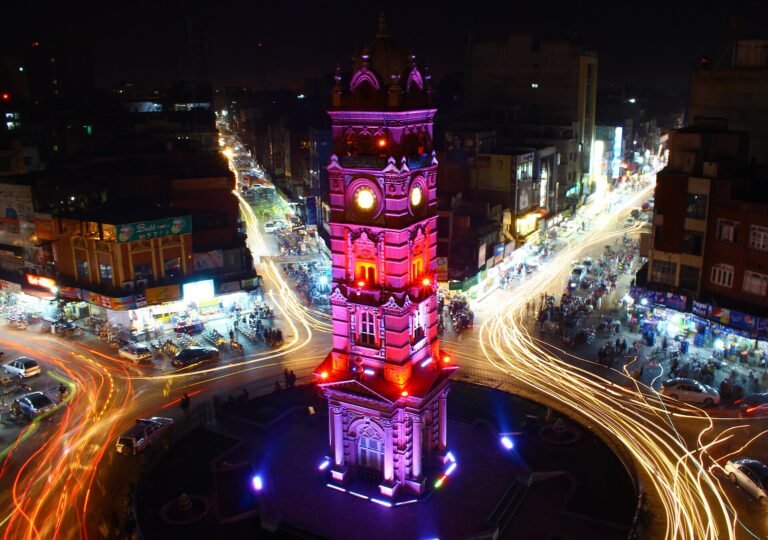 فائل تصویر: فیصل آباد کا گھنٹہ گھر (تصویر پاور لوم سیکٹر کی نہیں)