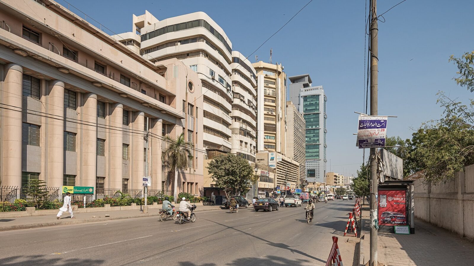کراچی کے مالیاتی مرکز آئی آئی چندریگر روڈ کی فائل تصویر (علامتی)