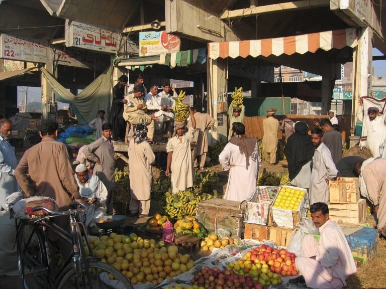 ملتان کی پھل اور سبزی منڈی کی فائل تصویر (علامتی)