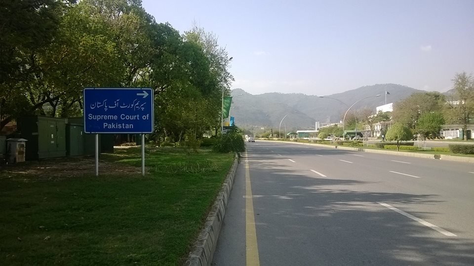 اسلام آباد کی شاہراہِ دستور جہاں وزارتِ خارجہ سمیت اہم سرکاری عمارتیں واقع ہیں (فائل/علامتی تصویر)