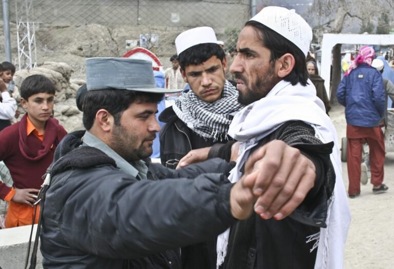 طورخم گیٹ پر پاک افغان سرحدی گزرگاہ کی فائل تصویر