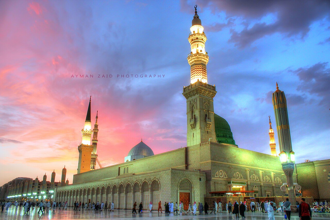 مدینہ منورہ میں مسجدِ نبویؐ کا بیرونی منظر، علامتی تصویر