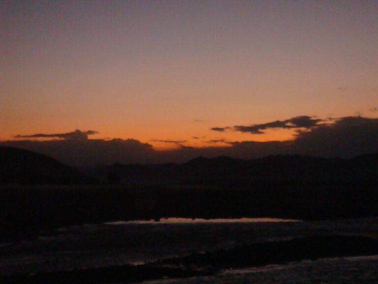 فائل تصویر: شمالی وزیرستان میں دریائے ٹوچی کا منظر (تصویر کارروائی سے متعلق نہیں)
