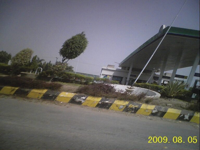 جی ٹی روڈ پر پی ایس او کے ایک پیٹرول پمپ کی فائل تصویر