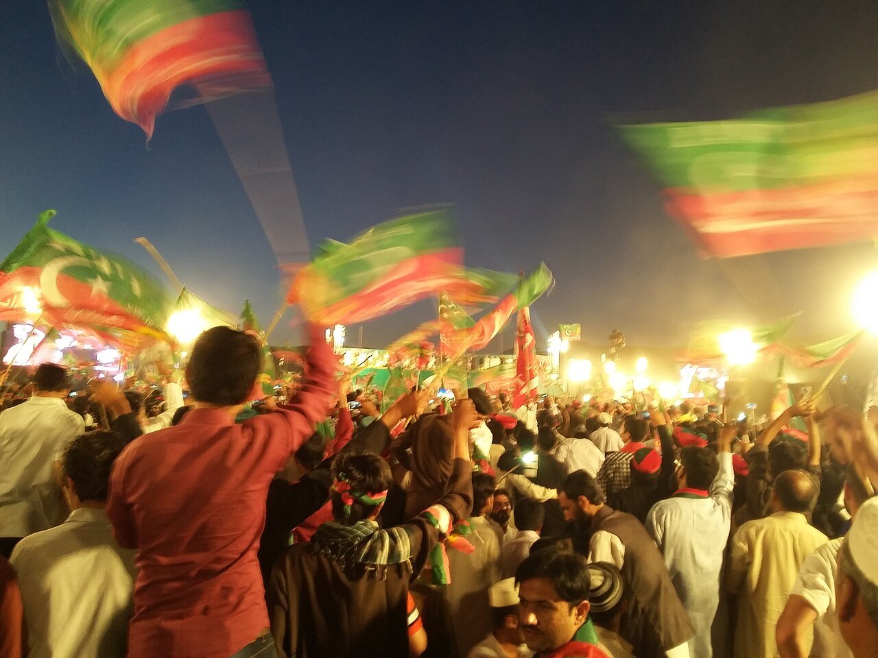 پی ٹی آئی کے ایک سیاسی جلسے کی فائل تصویر (یہ چارسدہ مارچ کی تصویر نہیں ہے)